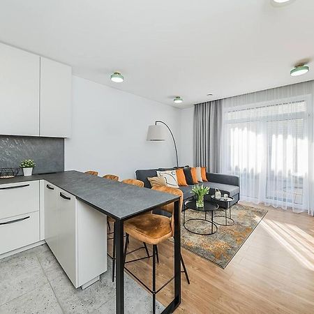 Lovely Apartment With Private Terrace By Urban Rent Kaunas Kültér fotó