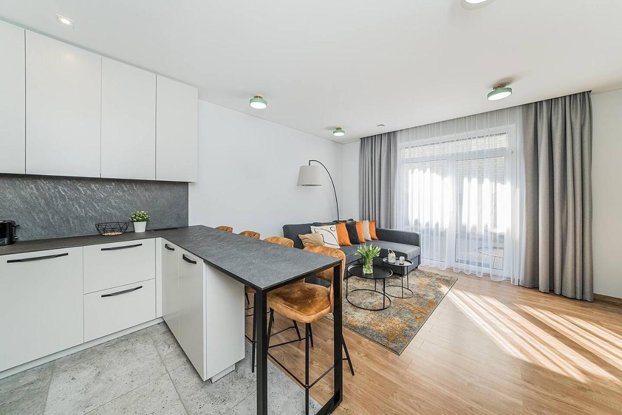 Lovely Apartment With Private Terrace By Urban Rent Kaunas Kültér fotó