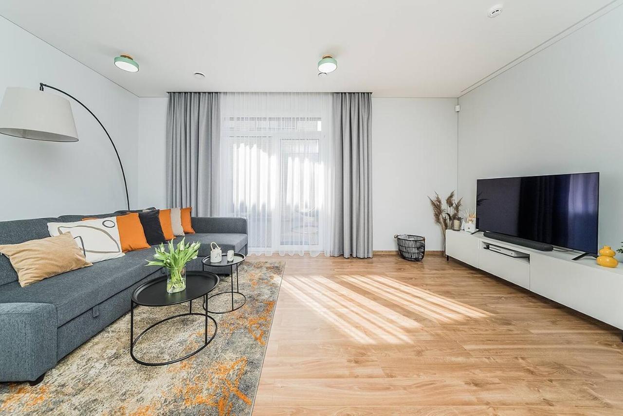 Lovely Apartment With Private Terrace By Urban Rent Kaunas Kültér fotó