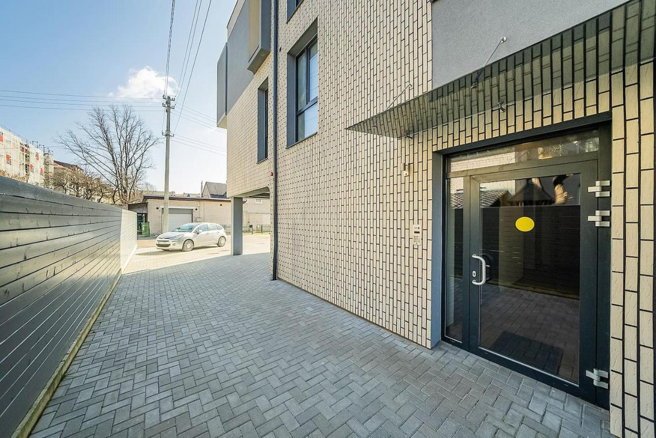 Lovely Apartment With Private Terrace By Urban Rent Kaunas Kültér fotó