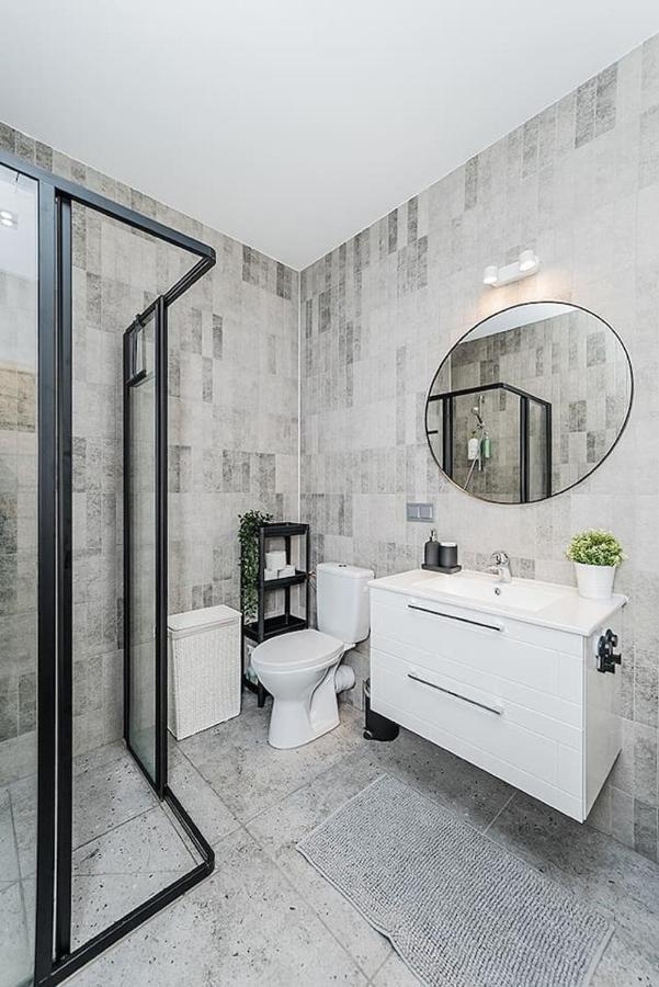 Lovely Apartment With Private Terrace By Urban Rent Kaunas Kültér fotó
