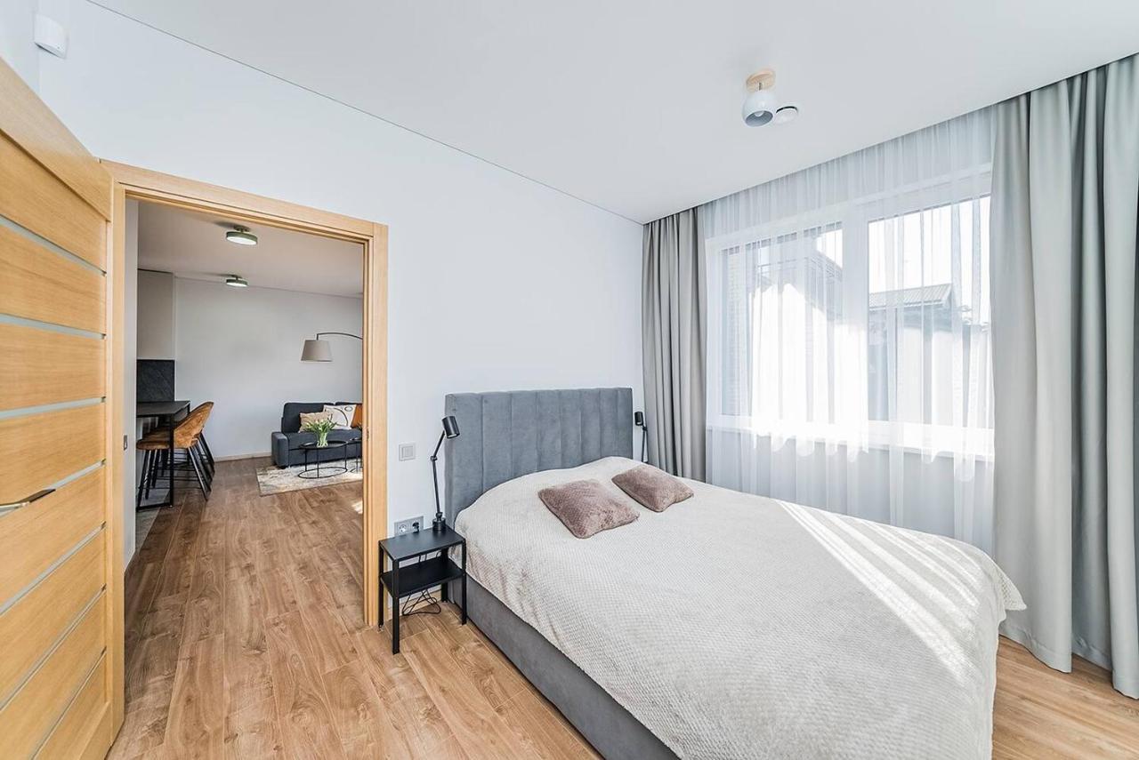 Lovely Apartment With Private Terrace By Urban Rent Kaunas Kültér fotó