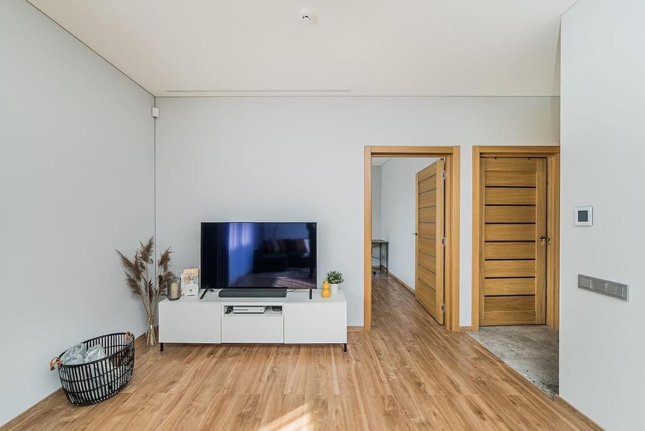 Lovely Apartment With Private Terrace By Urban Rent Kaunas Kültér fotó